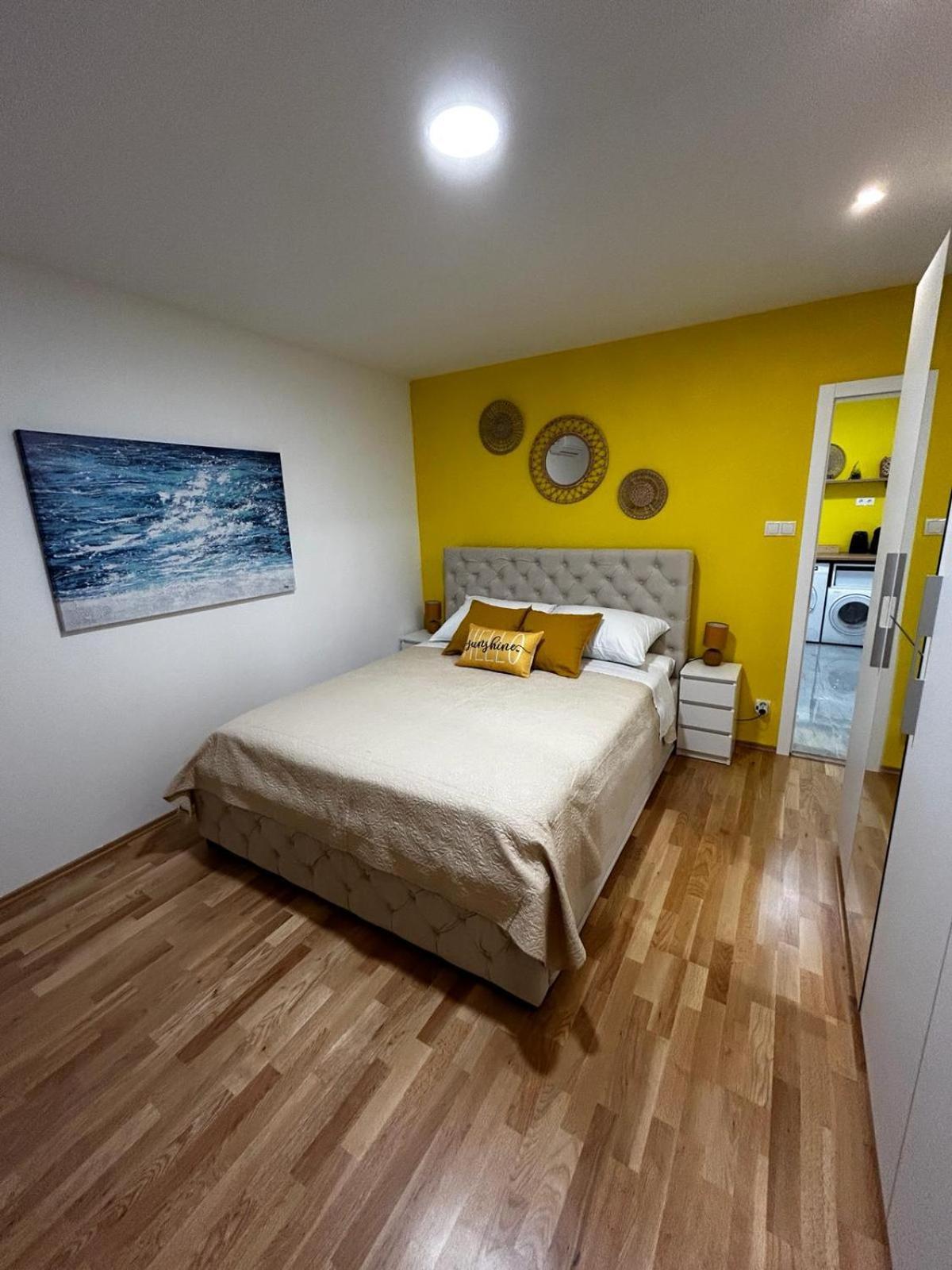 Hello Sunshine Apartment *